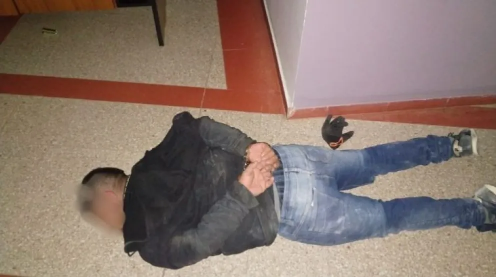 Entró por un boquete en el cieloraso y lo atraparon in fraganti queriendo robar