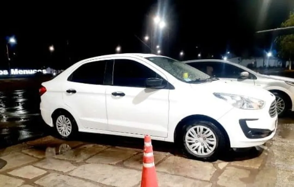 Robaron un auto que estaba estacionado en pleno centro