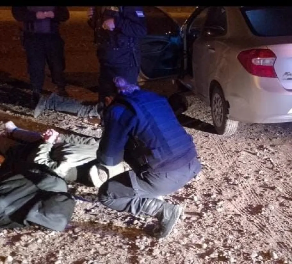 Infraganti: tres sujetos fueron sorprendidos intentando robar un auto