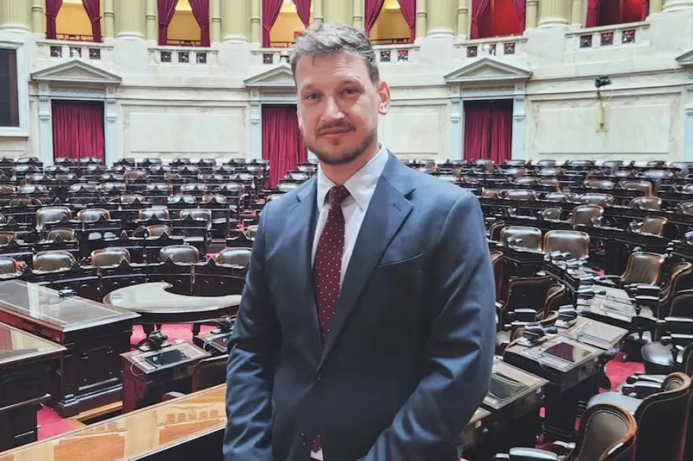 Confirmado: el diputado libertario Kizcka se fugó del país tras ser acusado de pedofilia