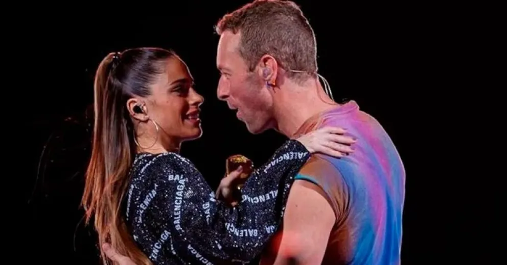 Tini Stoessel y Chris Martin cantaron en las calles de Dublín y enloquecieron a sus fans