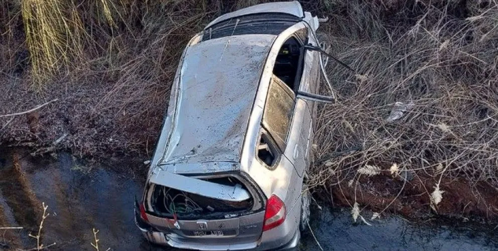 Accidente en Ruta 22: Un hombre terminó en el desagüe