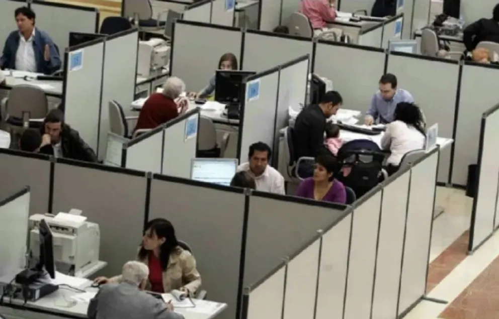 Empleo público en la era Milei: cuántos despidos hubo desde que asumió