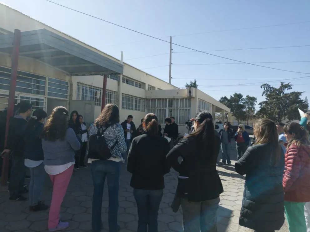 “Estamos defendiendo la salud pública de calidad”: Asspur se manifestó en el hospital de Roca