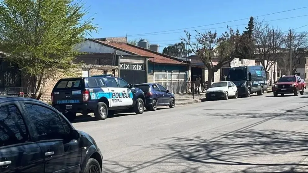 Policía Federal allanó tres búnkeres narco a metros de una escuela primaria