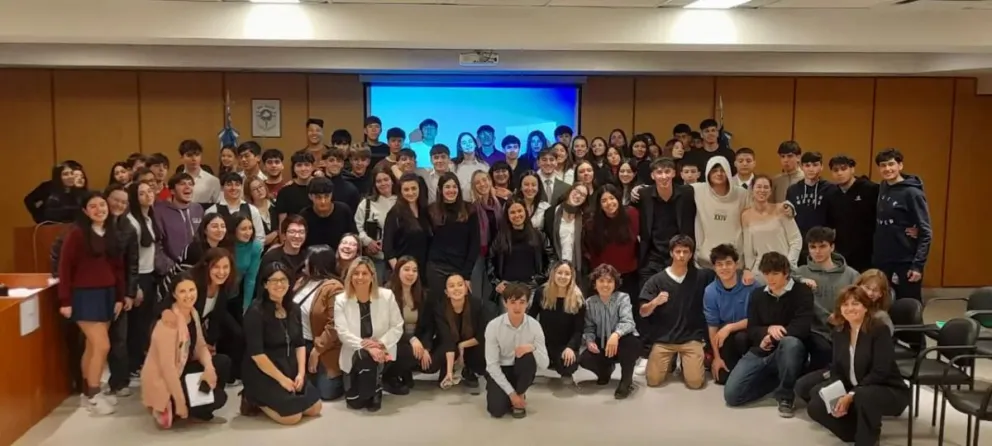 Estudiantes de la Fadecs hicieron un simulacro para debatir el consentimiento sexual en casos de abuso