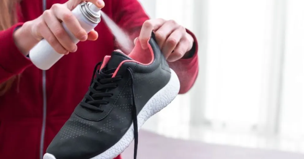 Así es el truco casero para acabar con el mal olor de las zapatillas 