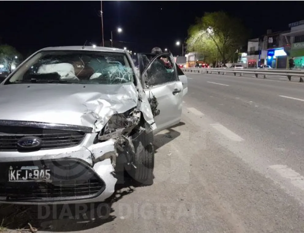 Choque en Ruta 22: la joven que viajaba en la moto fue derivada a Roca