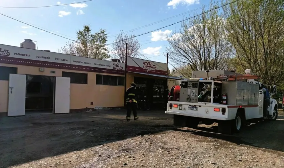 Principio de incendio en una panadería: rápido accionar de los empleados para controlarlo