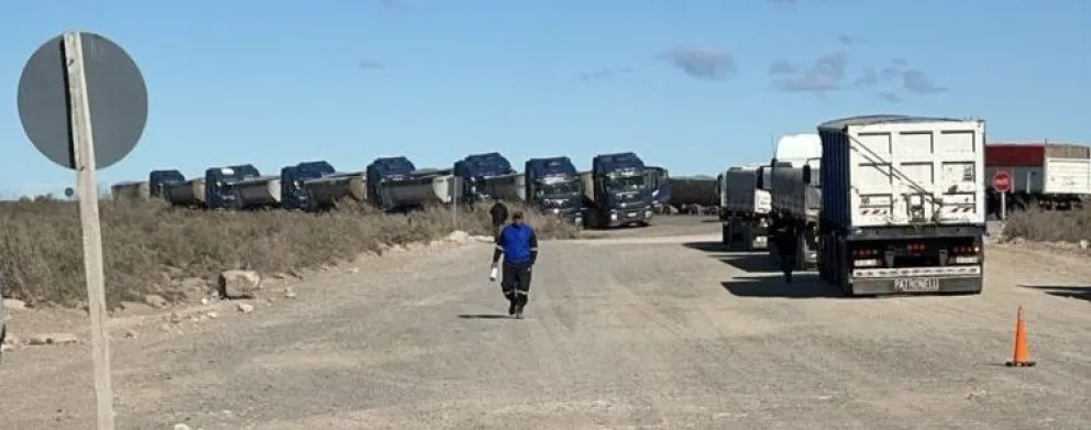 El corte será por tiempo indeterminado por falta de acuerdo gremial con las empresas. Foto (Camioneros).