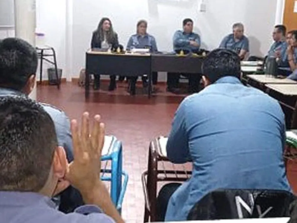 Todo agente que debe realizar su pedido de licencia por razones de salud, o por atención familiar, debe continuar utilizando el sistema que está establecido en cada organismo. Foto (Policía).