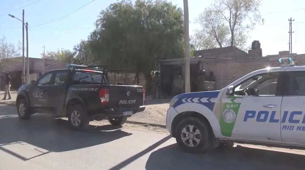Padre e hijo atacados a balazos: allanaron una vivienda buscando las armas usadas para el ataque