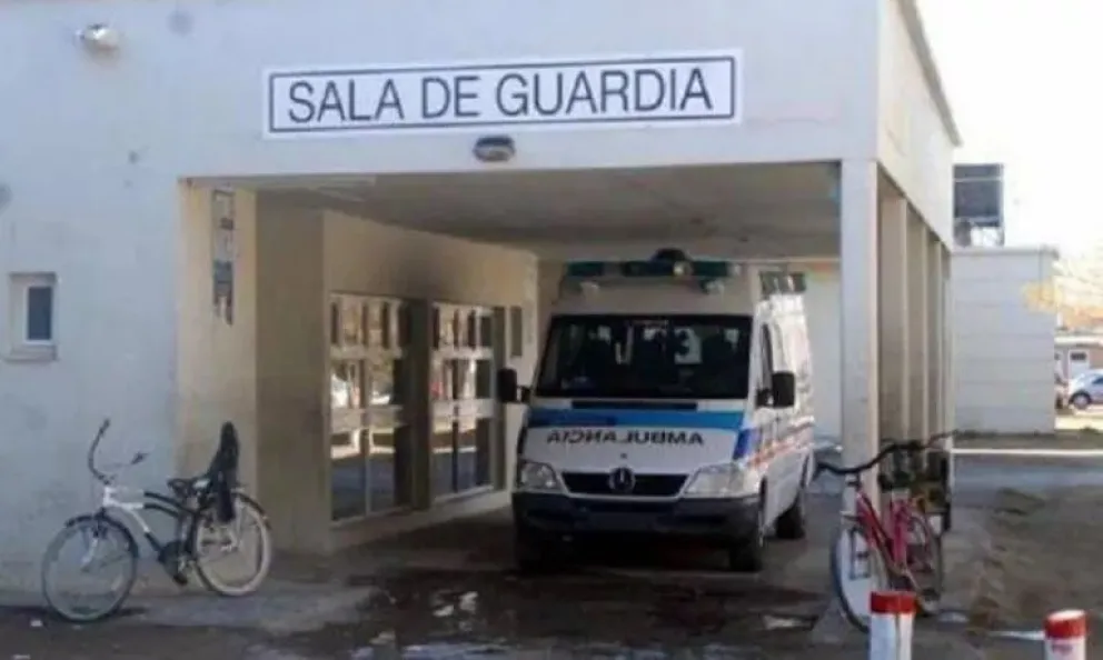 Alarma en el hospital de Roca: una fuga de ácido tóxico activó un operativo de emergencia 