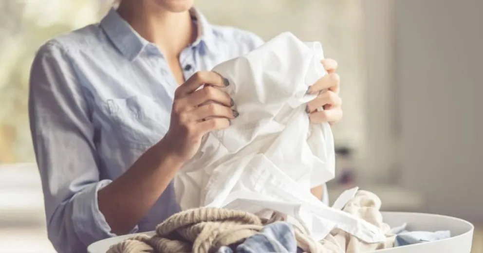 El revelador truco casero para eliminar el olor a humedad de la ropa