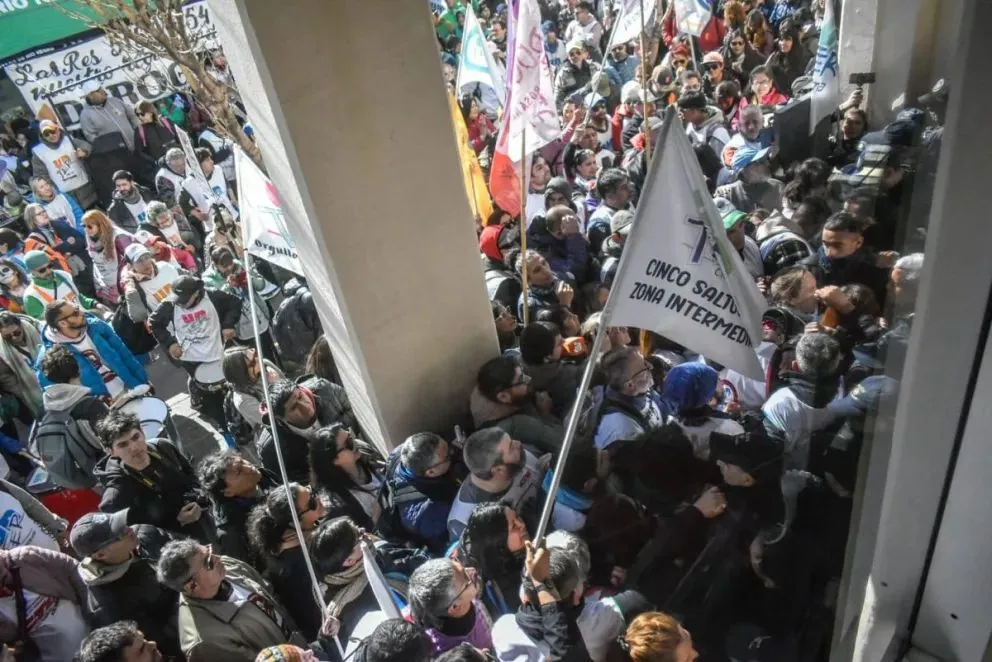 La fiscalía investiga los incidentes que se desataron en la Legislatura tras el violento accionar de la Unter