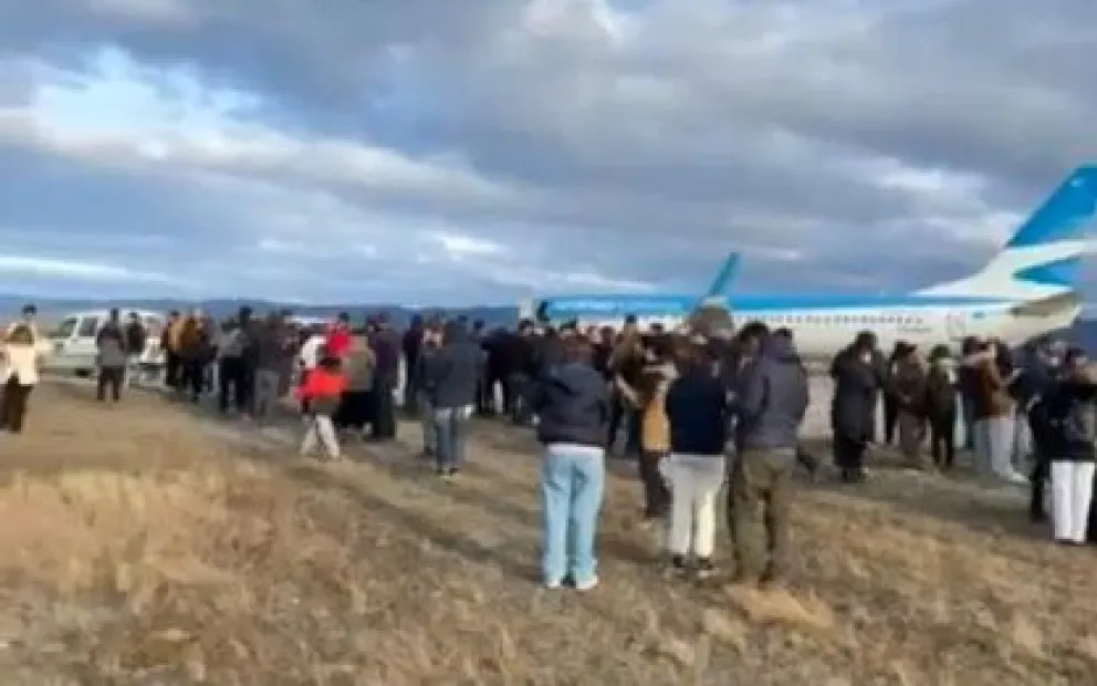 Amenaza de bomba en el avión en el que viajaban Carmen Barbieri y Polino 