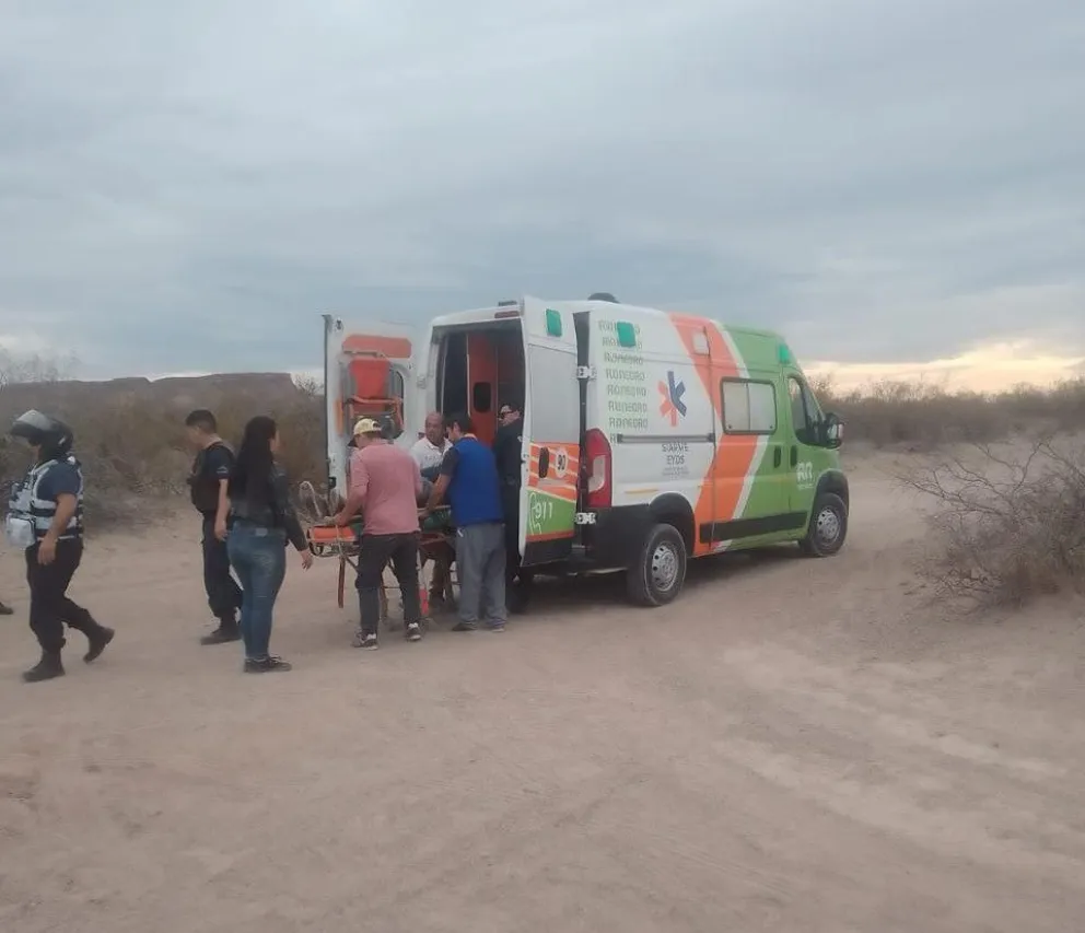 No de nuevo: un motociclista se accidentó haciendo enduro en zona protegida