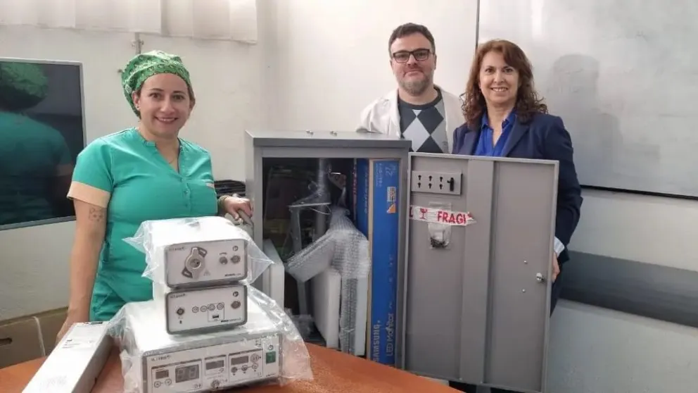 El equipo de laparoscopía fue entregado al hospital para cirugías mediante pequeñas incisiones. Foto (Prensa Salud).