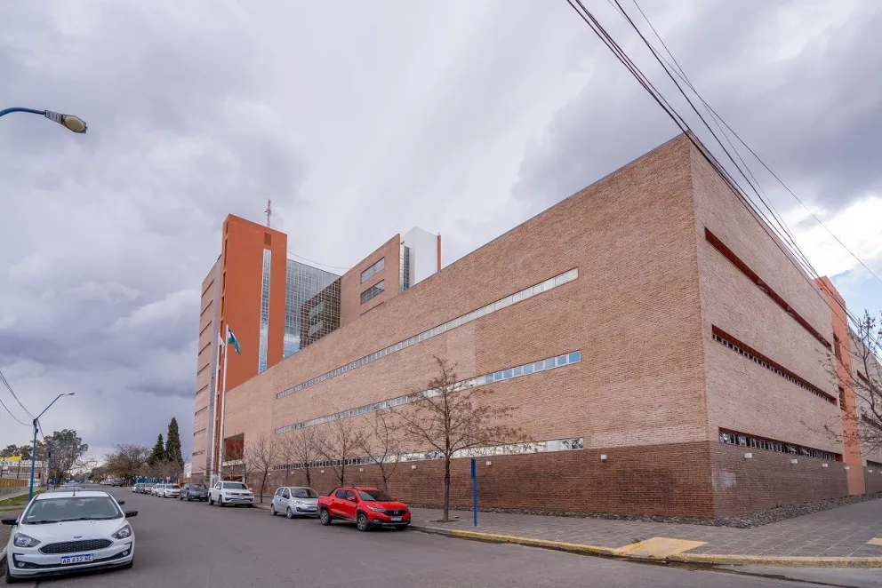 Se requiere acreditar un mínimo de cinco años de experiencia en periodismo y/o comunicación institucional y fijar domicilio en General Roca. Foto (ANR).