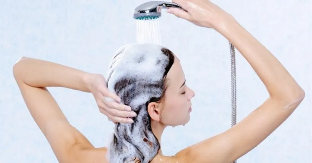 Los beneficios de ponerle sal al shampoo