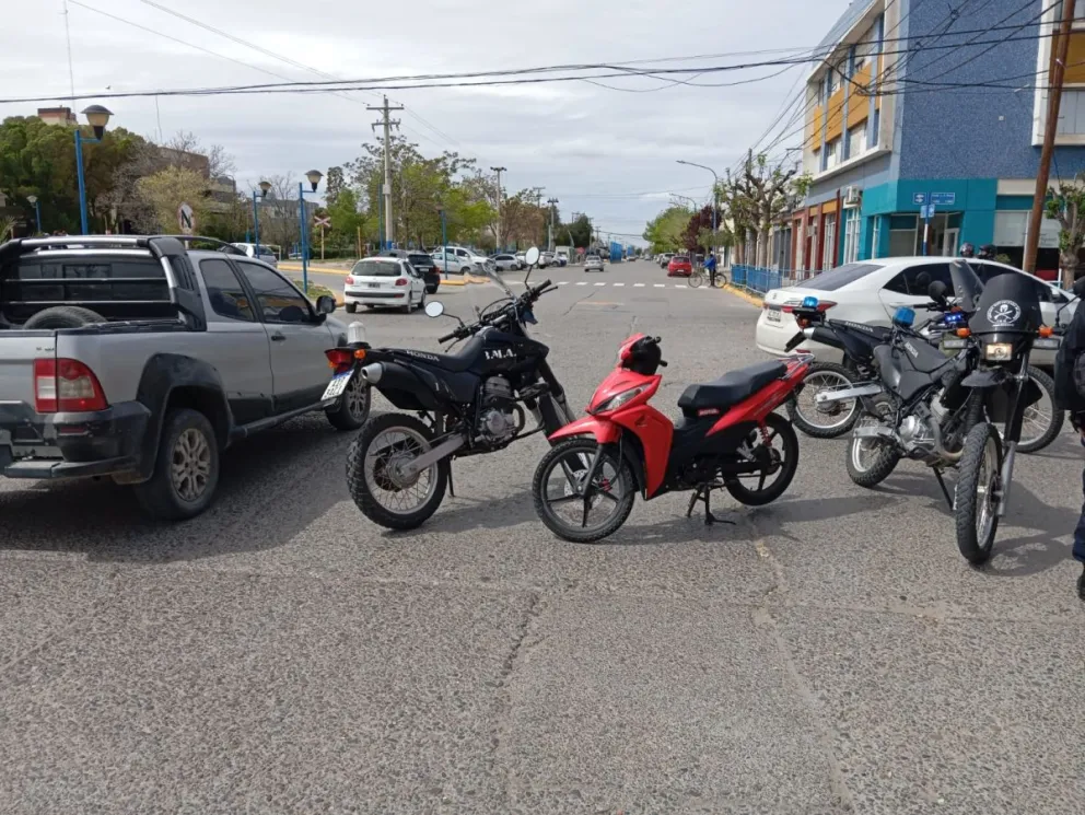 Una intensa persecución terminó con un motociclista derrapando en pleno centro