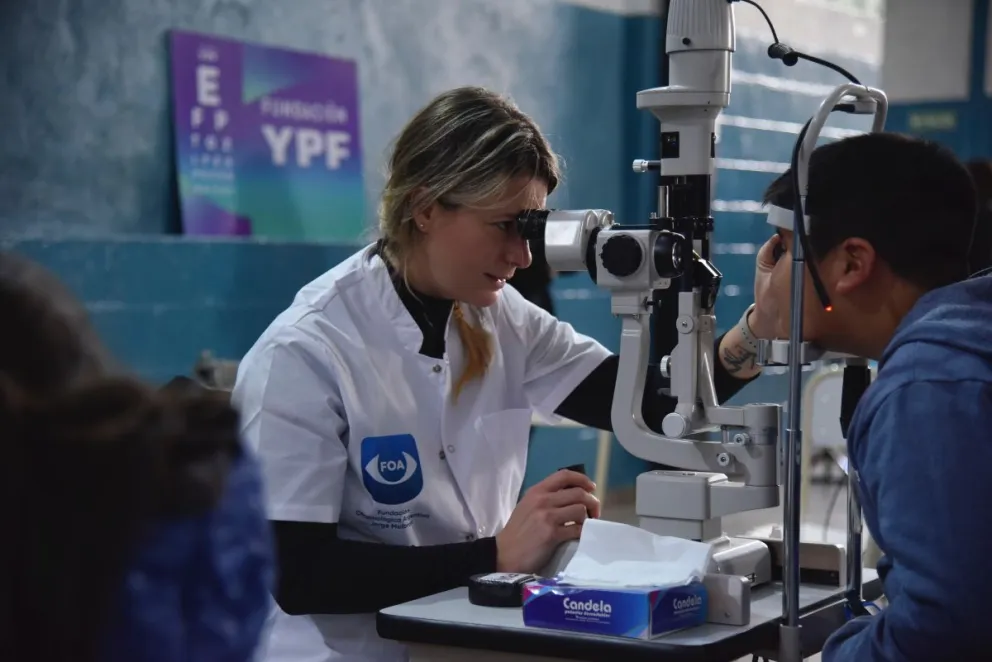Control oftalmológico gratuito y lentes para 1.300 niños de Sierra Grande y parajes cercanos