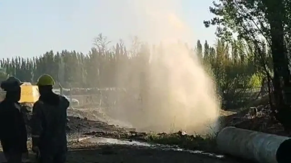 Una empresa rompió una cloaca y también provocó una fuga de gas en Stefenelli