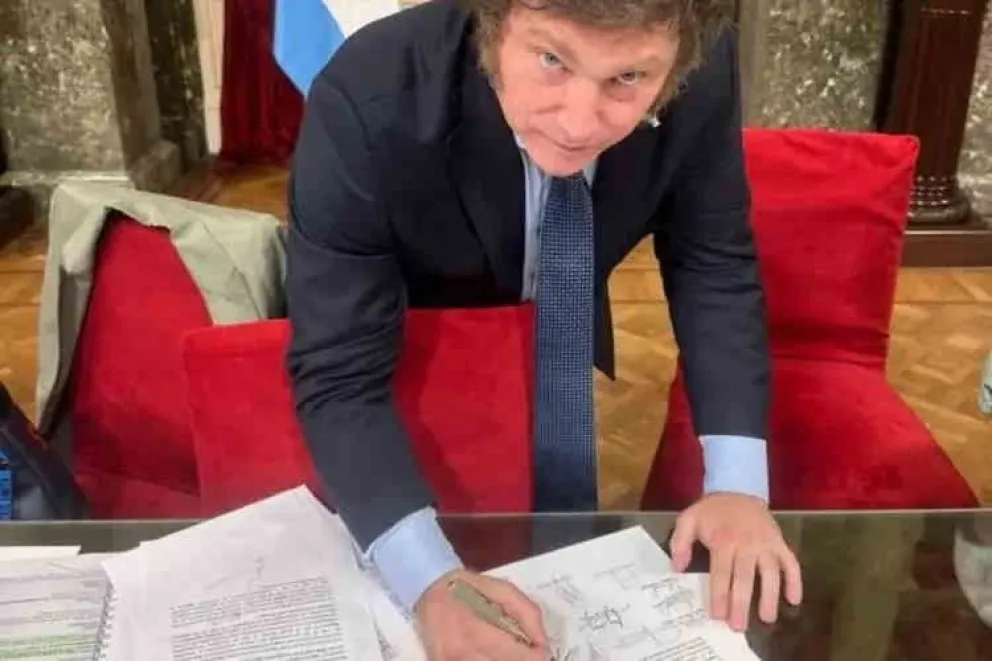 Tras la masiva marcha universitaria, Milei vetó la Ley de Financiamiento Universitario