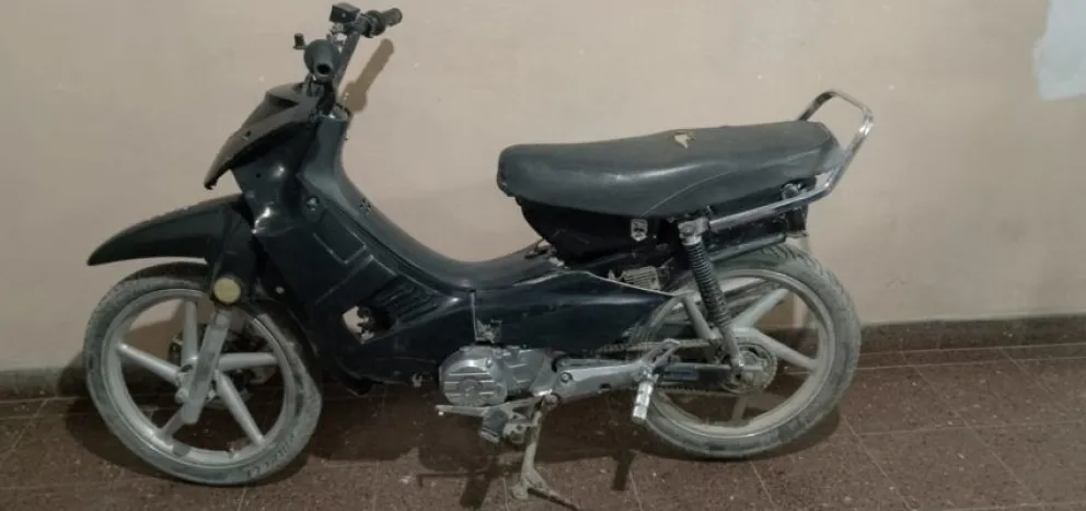 No llegó muy lejos: circulaba sin patente, pasó por un control y le secuestraron la moto