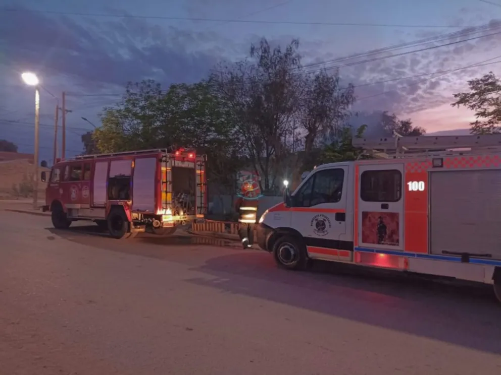 Mañana movida para los bomberos: trabajaron para controlar dos incendios de viviendas