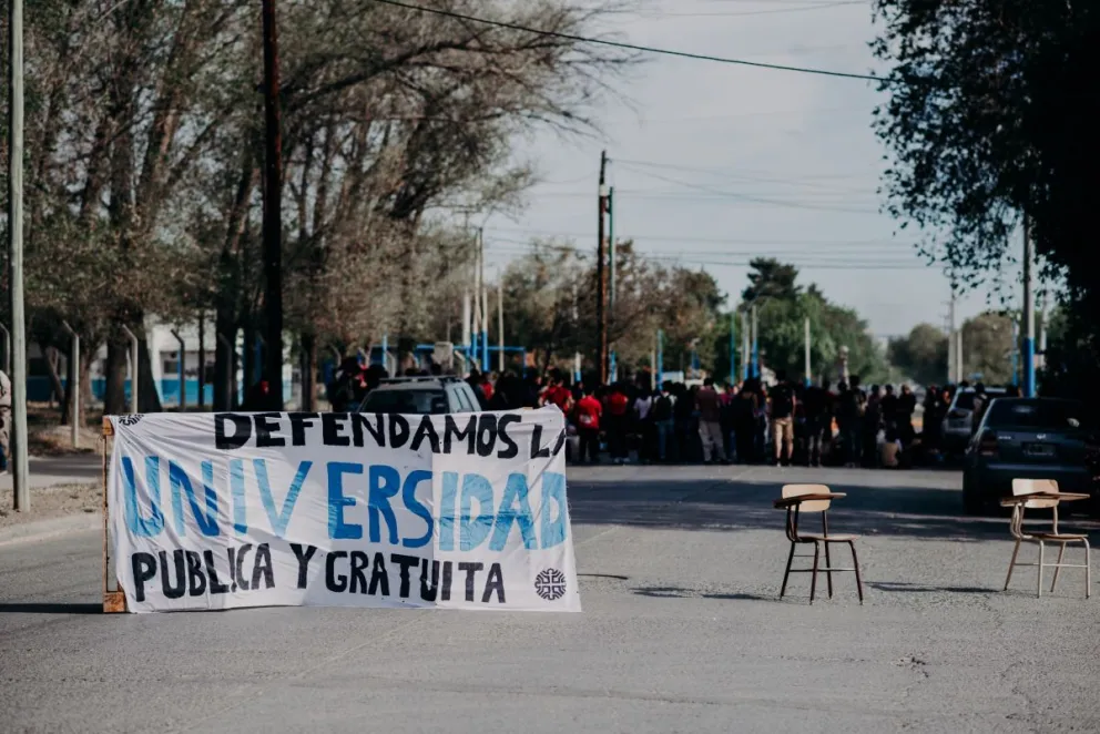 La asamblea interclaustro definió la toma de la Facultad de Derecho y Ciencias Sociales
