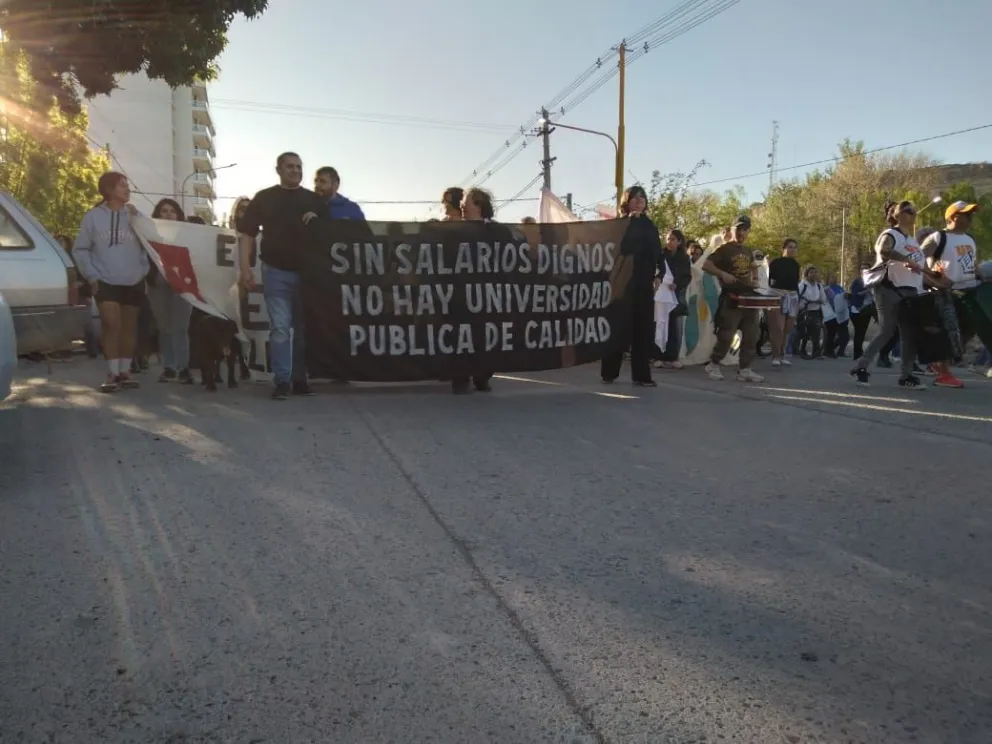Universitarios de Regina se plegarán esta tarde a la marcha en Roca