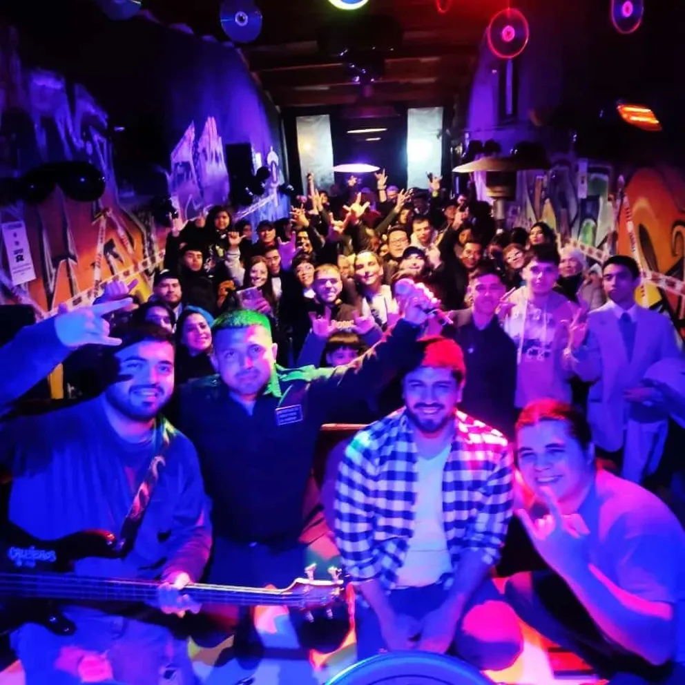 "No tan Santos" se prepara para otra noche a puro rock