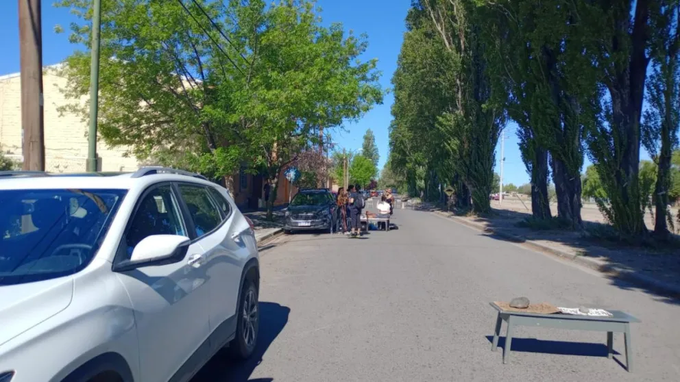 Paro universitario: estudiantes dictan clases públicas y la Gelonch permanece cortada