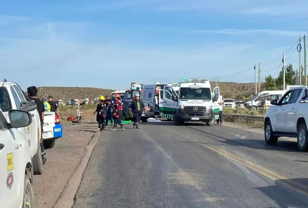 Las dos personas fallecidas viajaban en el Etios. Hay tres heridos. Foto (Gentileza M.A. Parra).