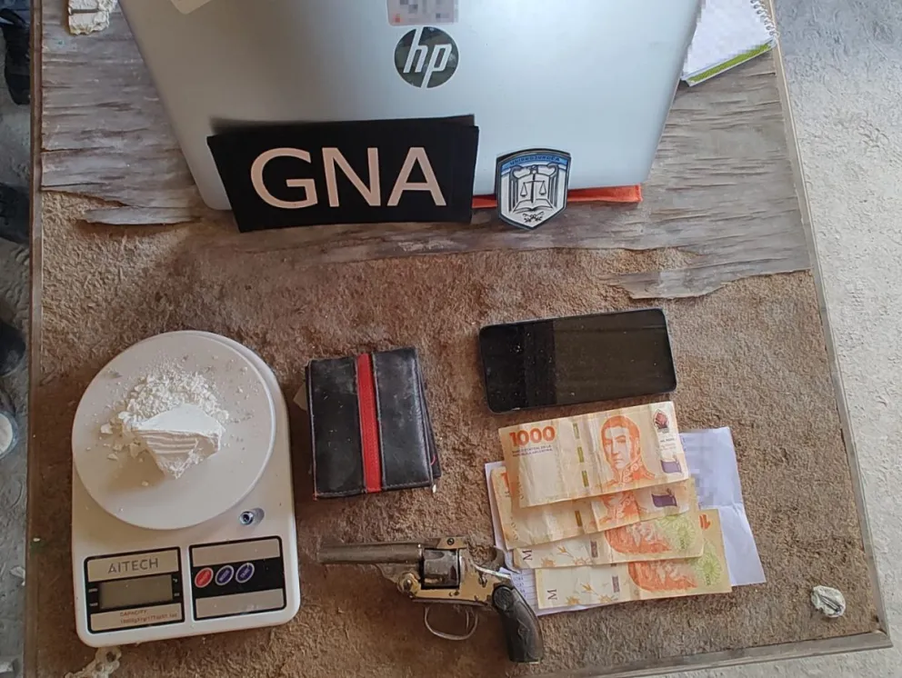 Gendarmería Nacional realizó tres allanamientos en Roca por drogas