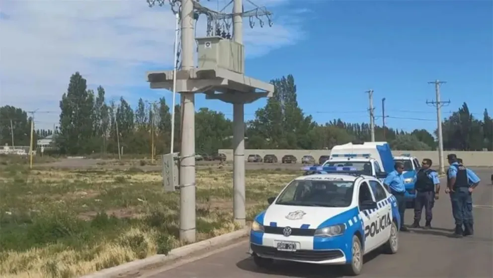 Imaginate que se siente: volvés del trabajo y te cruzás con tu propia camioneta en la ruta