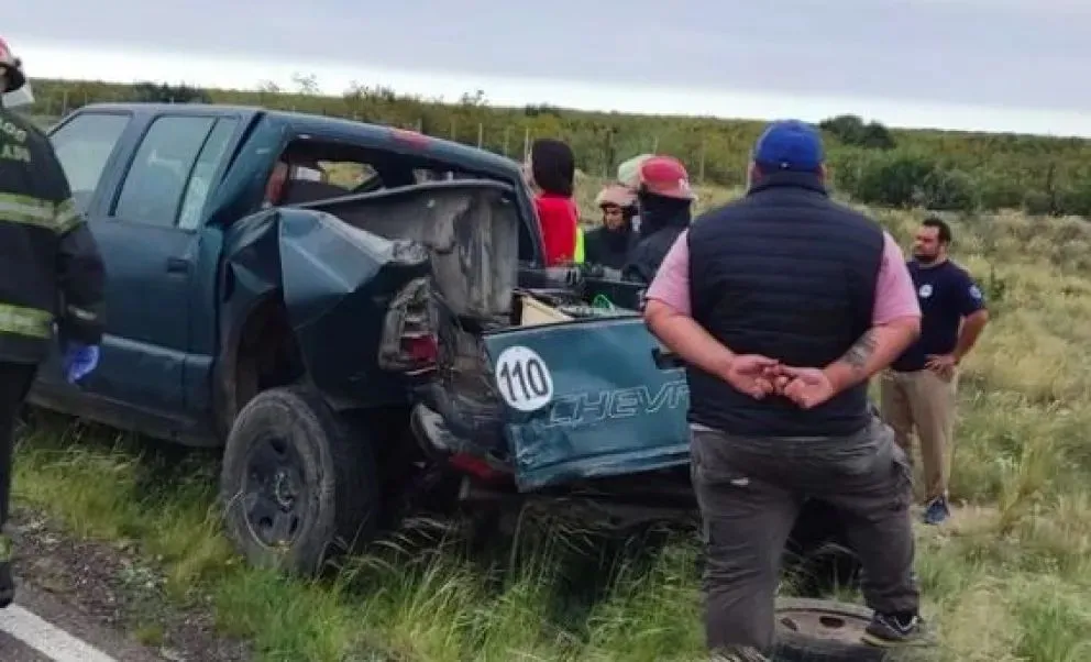 Accidente vial en la Ruta 22: choque por alcance entre una camioneta y un camión