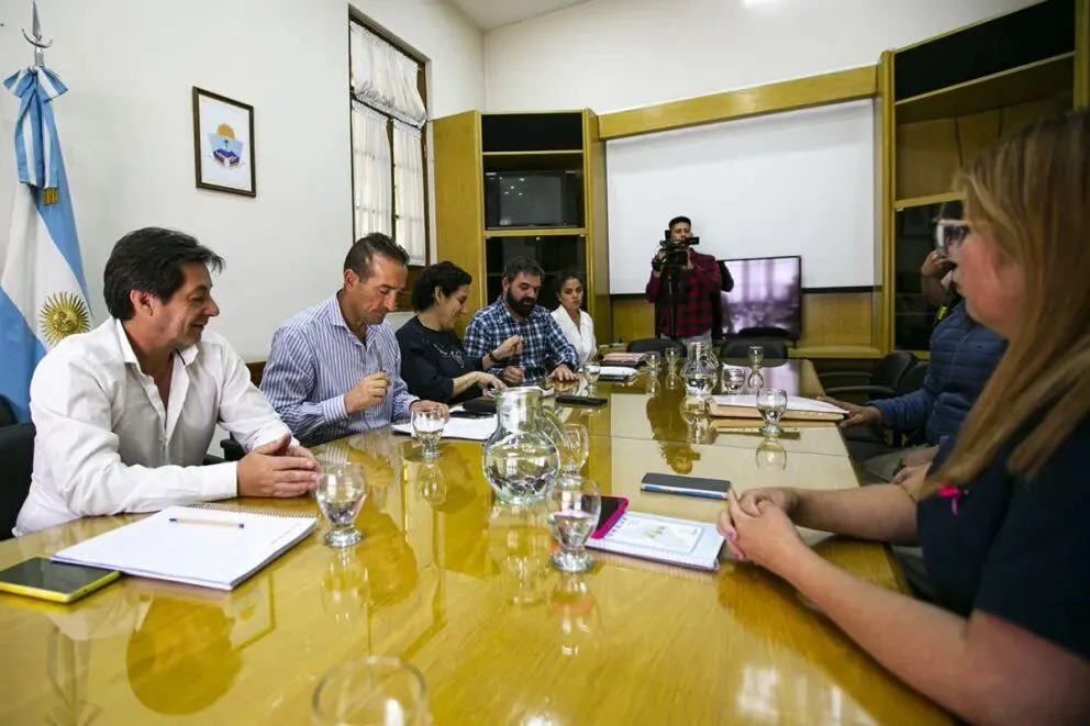 Neuquén: el Gobierno cerró los acuerdos salariales para el próximo año con gremios estatales