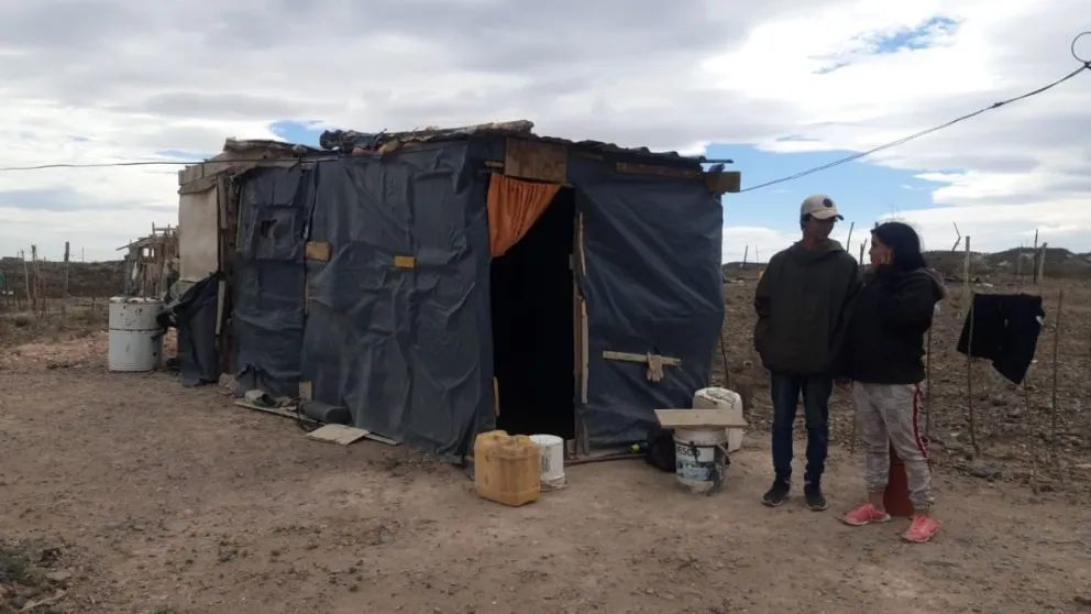 Un joven de 27 años busca ayuda mientras enfrenta dificultades de salud y económicas