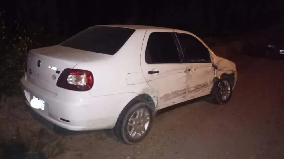 Un conductor ebrio se cruzó de carril y causó un fuerte choque 
