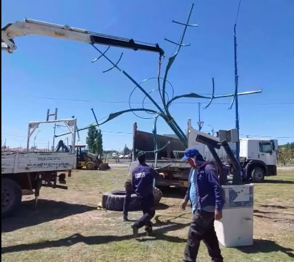 Instalan un "árbol solar" en Roca: de qué se trata este dispositivo