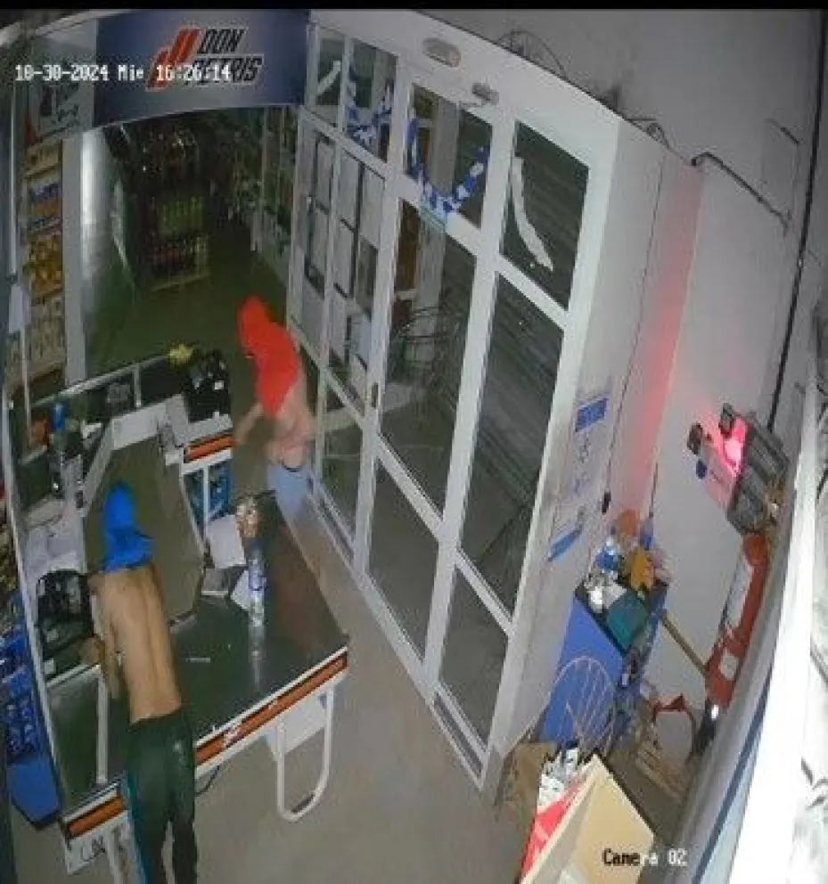En la madrugada de hoy sujetos desconocidos ingresaron con fines delictivos al supermercado Don Petris en Regina. Foto (Diario Digital LCR).