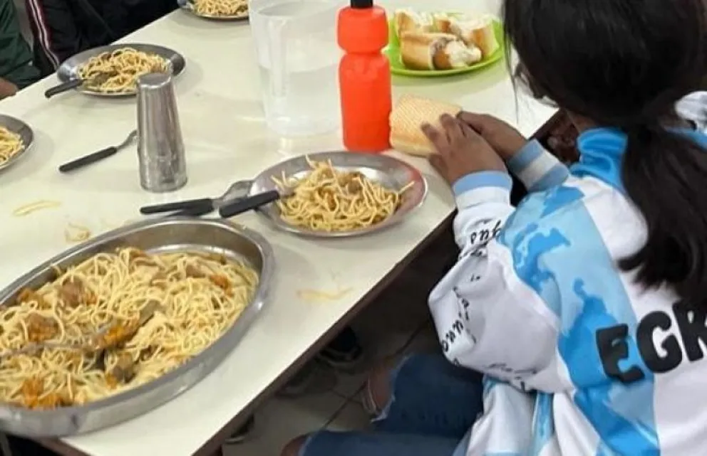 El ministerio de Educación aseguró que el servicio de comedor continúa funcionando con normalidad mientras avanza la investigación interna. Foto: archivo