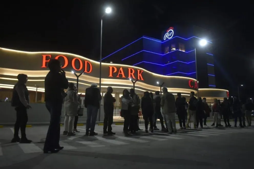 La gente quiso ser parte de la histórica habilitación. Foto (Vanesa Schwemmler para NoticiasNet).