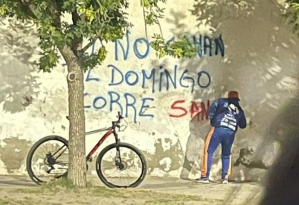Amenazas contra el Deportivo Roca: habrían captado al autor de las pintadas
