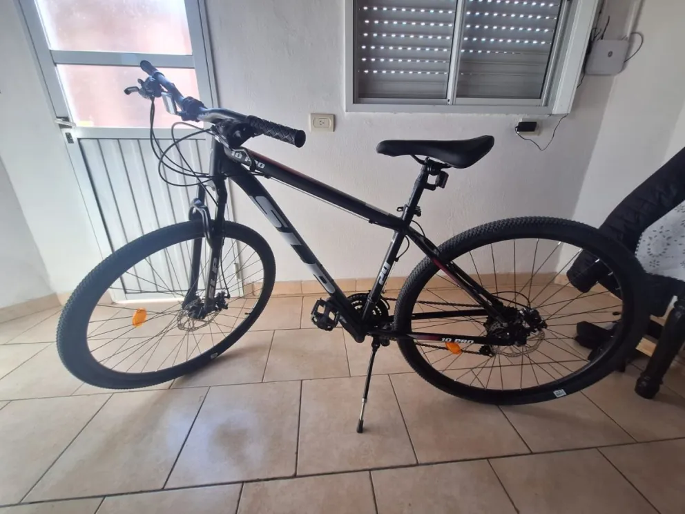 Le robaron la bici a la seño Lucía y piden ayuda a la comunidad para recuperarla