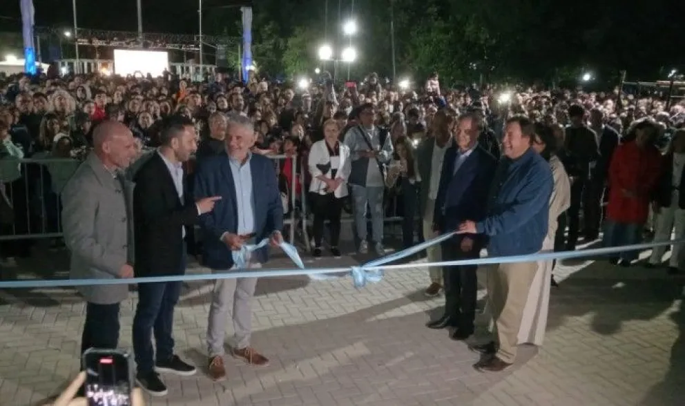 El intendente Luis Albrieu y el gobernador Alberto Weretilneck inauguraron una obra en el lugar donde comenzó la historia de la ciudad. Foto (Gentileza).