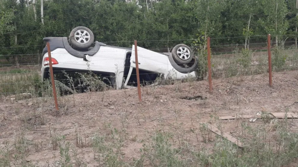 Vuelco en Ruta 65: intentó esquivar a una persona y perdió el control del auto