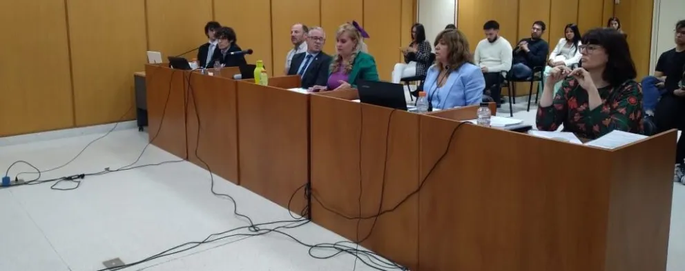 La Fiscal Echegaray (traje celeste) explicó porqué no existió violación a la intimidad del defendido. Foto (ANR).